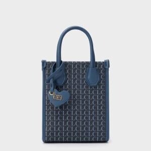 Structured Messenger Shoulder Bag for Travel & Everyday Use